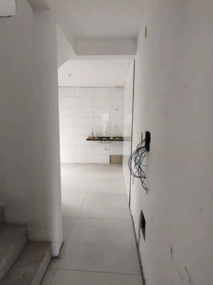 Casa à venda com 2 quartos, 70m² - Foto 7