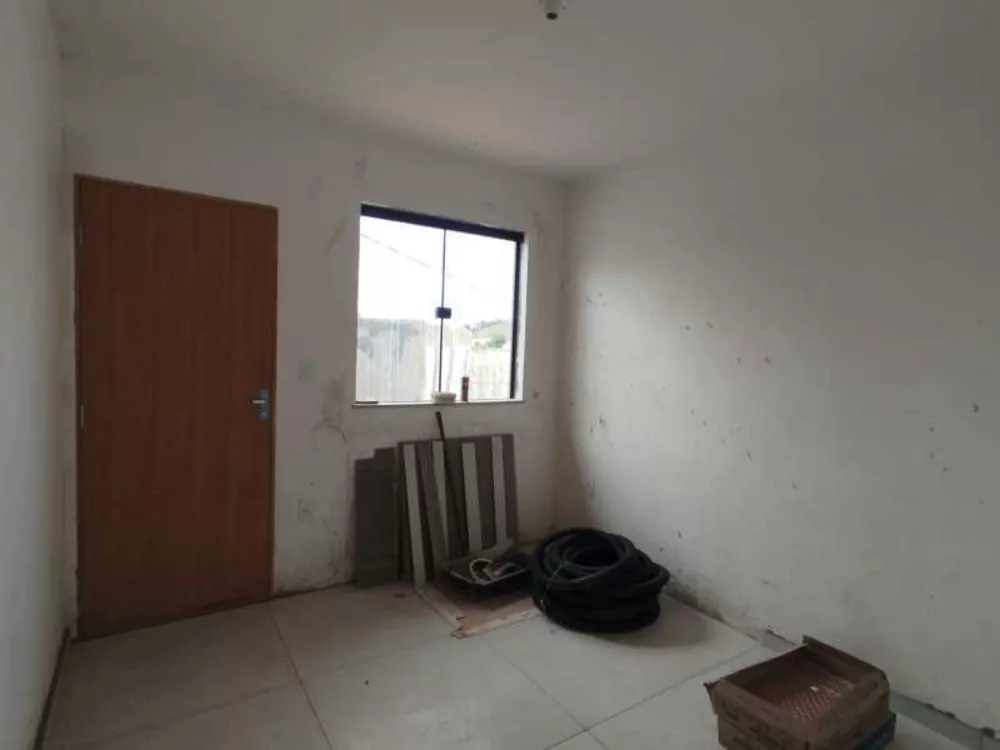 Casa à venda com 2 quartos, 70m² - Foto 4