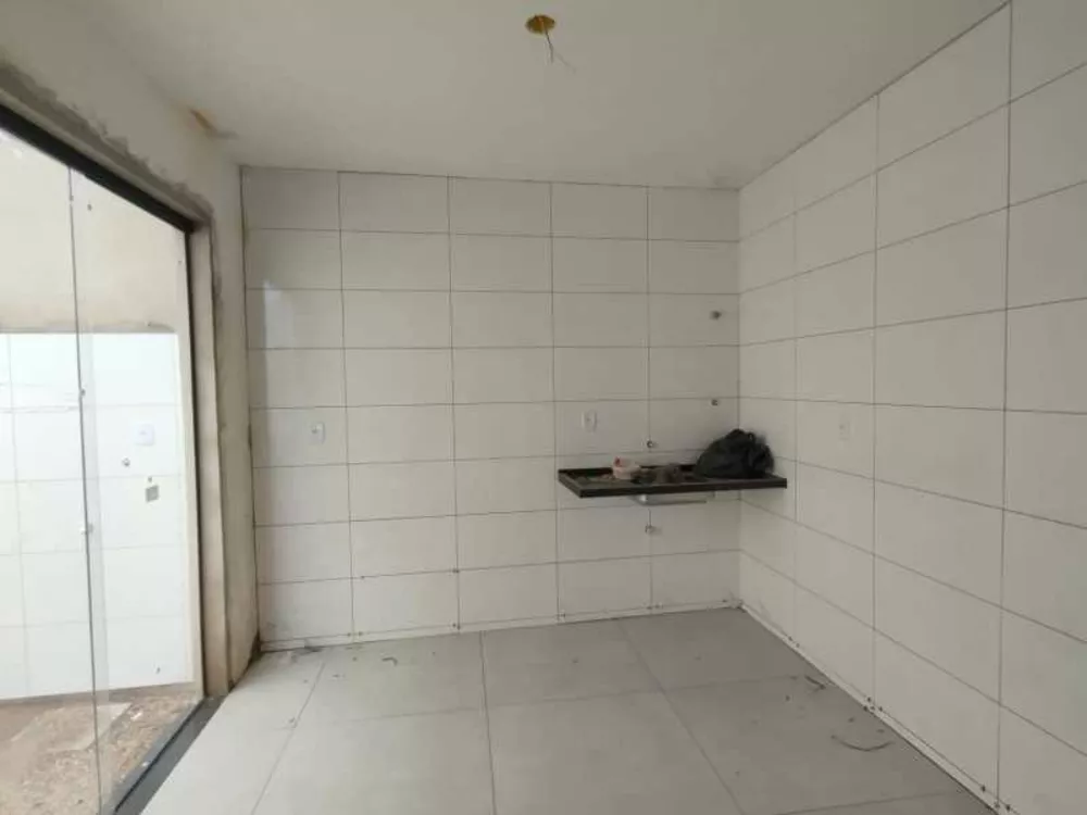 Casa à venda com 2 quartos, 70m² - Foto 11