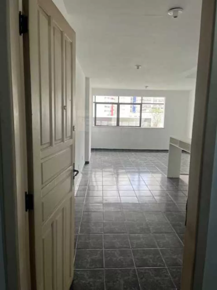 Apartamento à venda com 1 quarto, 43m² - Foto 2