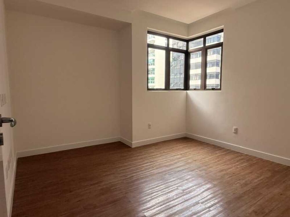 Apartamento à venda com 4 quartos, 350m² - Foto 11