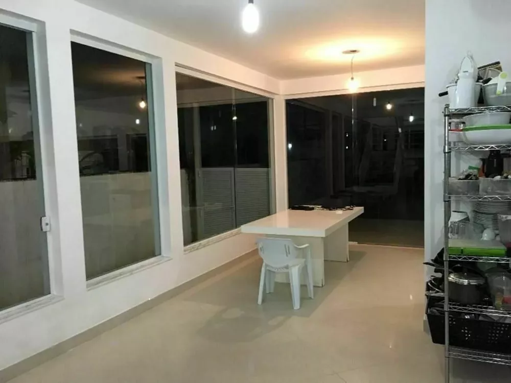 Casa à venda com 4 quartos, 277m² - Foto 2