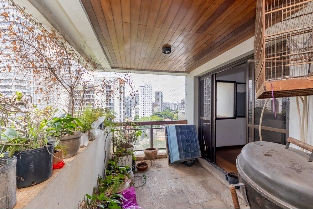 Apartamento à venda com 4 quartos, 209m² - Foto 1