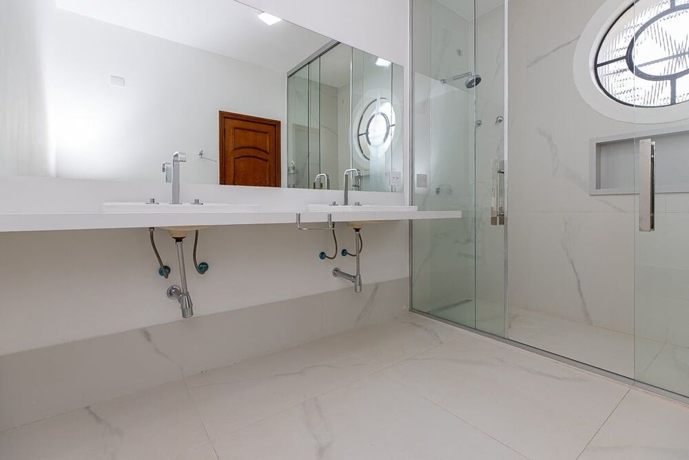 Casa à venda com 4 quartos, 450m² - Foto 2