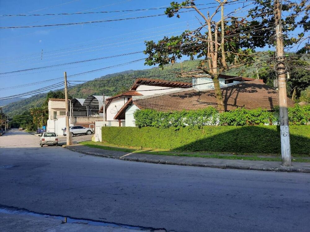 Casa à venda com 3 quartos, 360m² - Foto 2