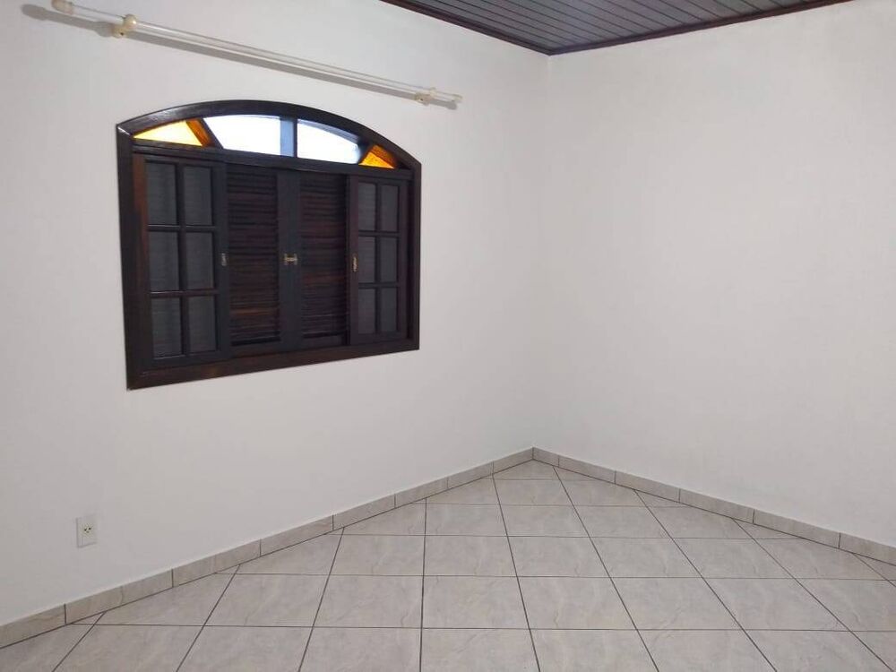 Casa à venda com 3 quartos, 200m² - Foto 2