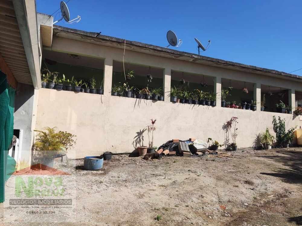 Chácara à venda com 3 quartos, 2211m² - Foto 12