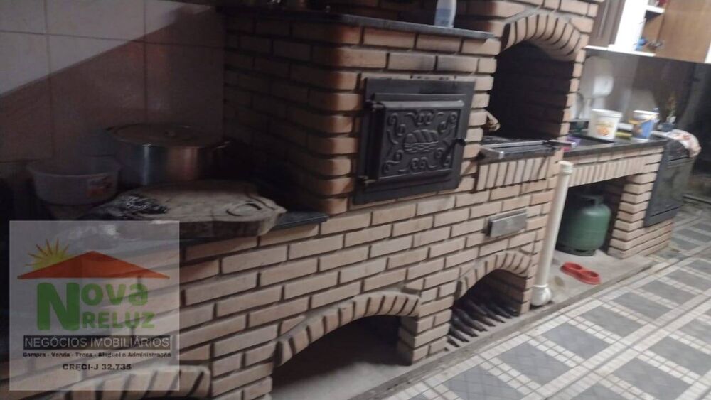 Casa à venda com 2 quartos, 300m² - Foto 3