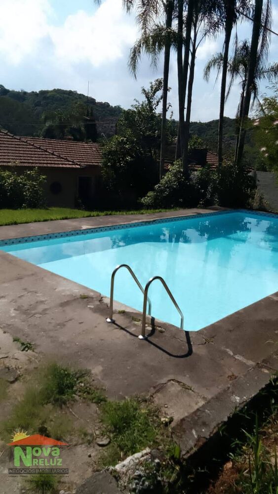 Casa à venda com 3 quartos, 600m² - Foto 1
