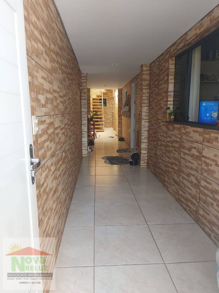 Casa à venda com 2 quartos, 145m² - Foto 2