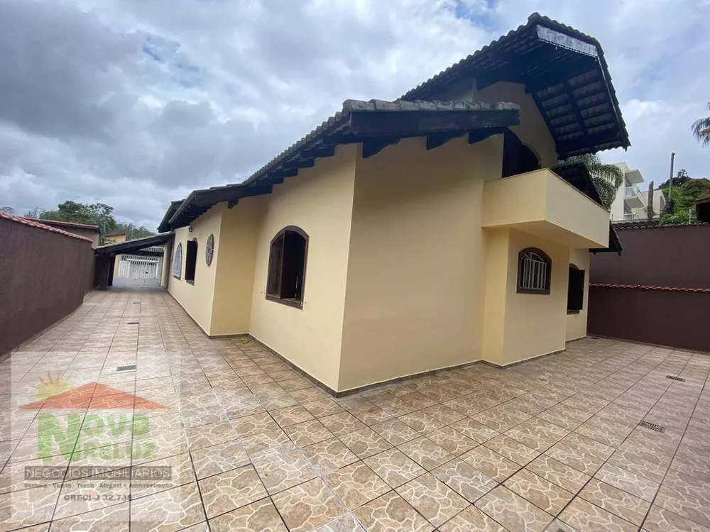 Casa à venda com 4 quartos, 343m² - Foto 1