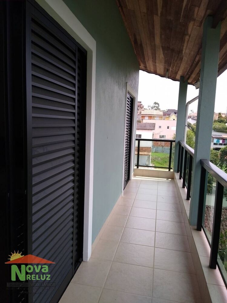 Casa à venda com 3 quartos, 200m² - Foto 1