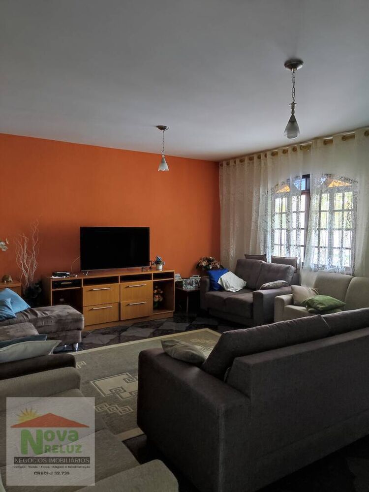 Chácara à venda com 3 quartos, 2170m² - Foto 1