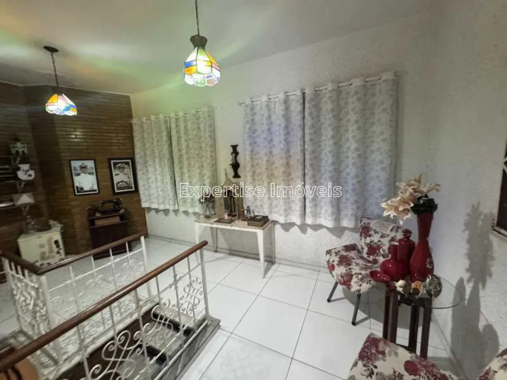 Casa, 4 quartos, 272 m² - Foto 1