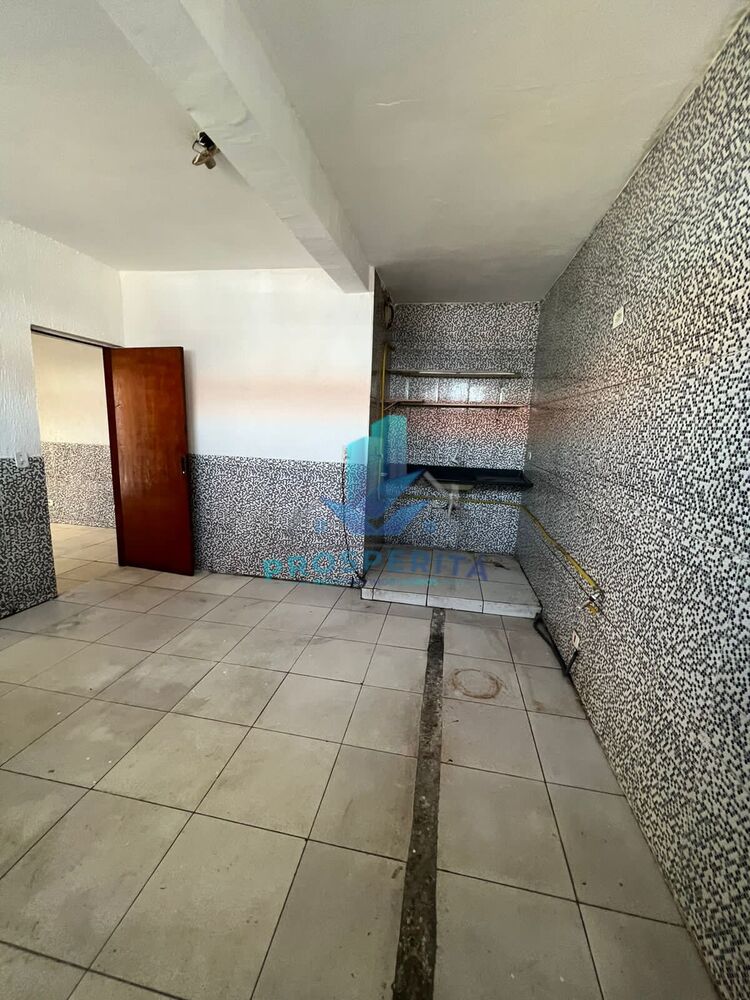 Casa à venda com 2 quartos, 250m² - Foto 3