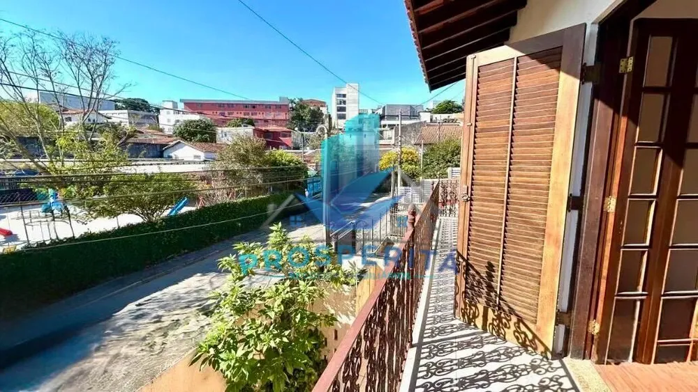 Casa, 3 quartos, 235 m² - Foto 1