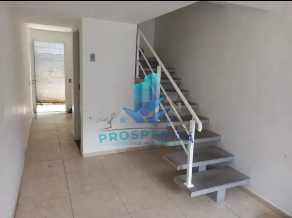 Casa à venda com 2 quartos, 105m² - Foto 1