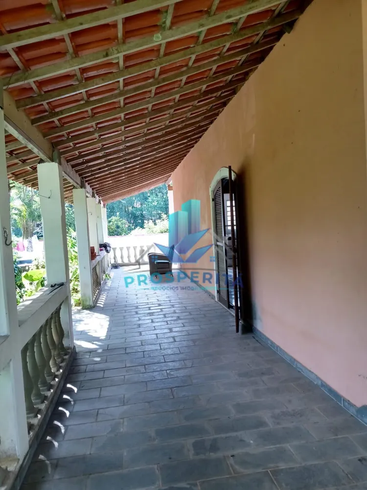 Chácara, 3 quartos, 2220 m² - Foto 1