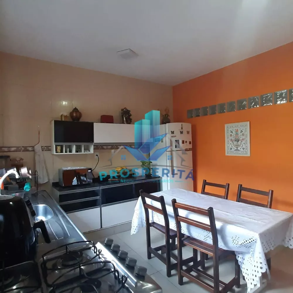 Casa à venda com 4 quartos, 160m² - Foto 2