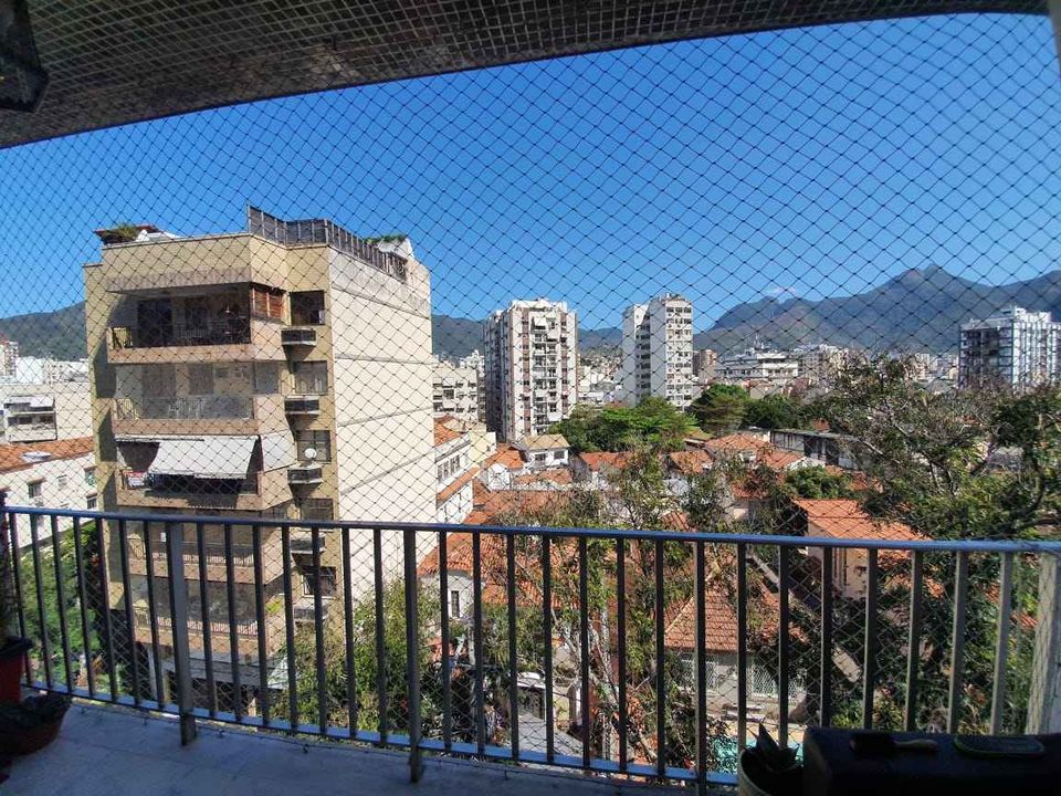 Apartamento à venda com 3 quartos, 75m² - Foto 2