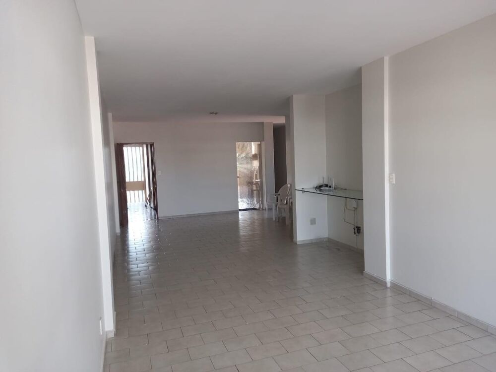 Apartamento à venda com 4 quartos, 200m² - Foto 2