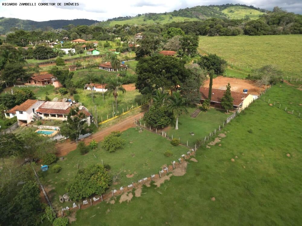 Chácara à venda com 3 quartos, 1500m² - Foto 1