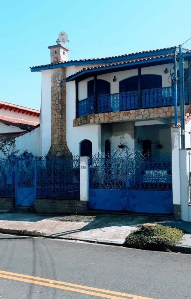 Casa à venda com 4 quartos, 300m² - Foto 1