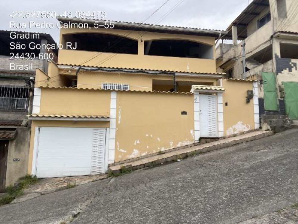 Casa à venda com 3 quartos, 200m² - Foto 1