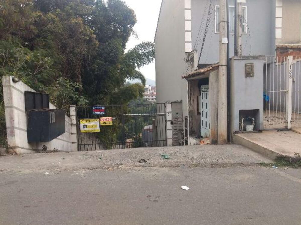 Casa à venda com 2 quartos, 133m² - Foto 1