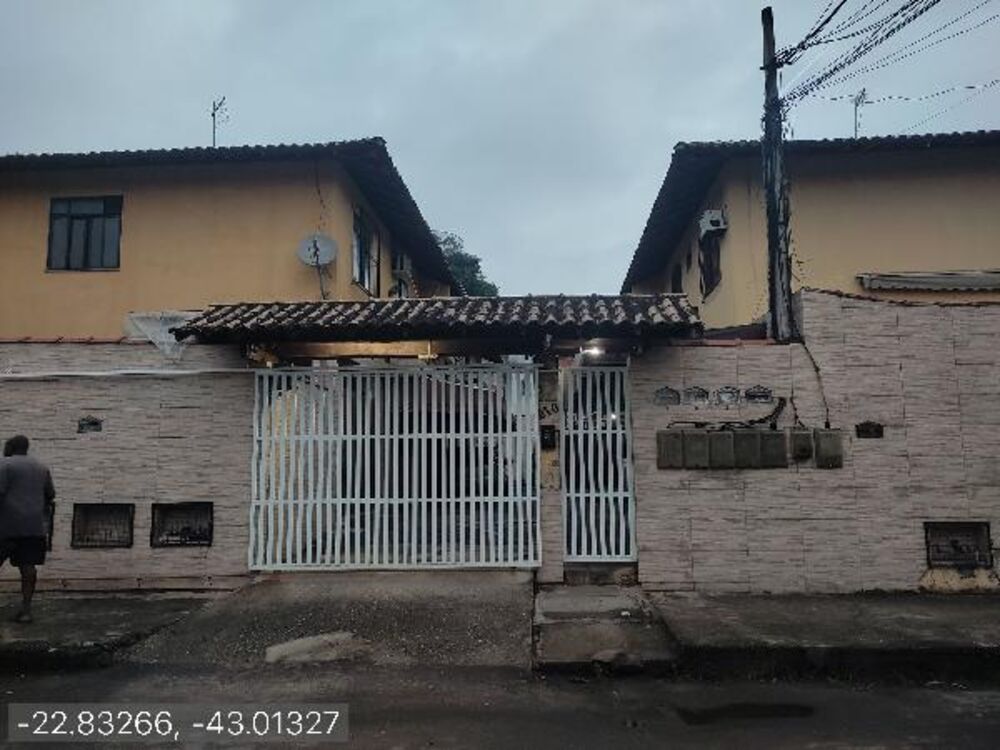 Casa à venda com 3 quartos, 111m² - Foto 1