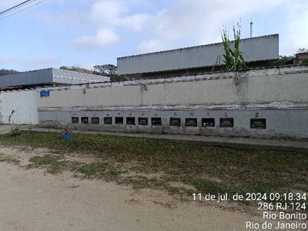 Casa à venda com 2 quartos, 100m² - Foto 1