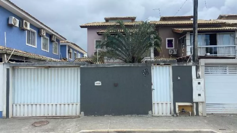 Casa à venda com 3 quartos, 225m² - Foto 1