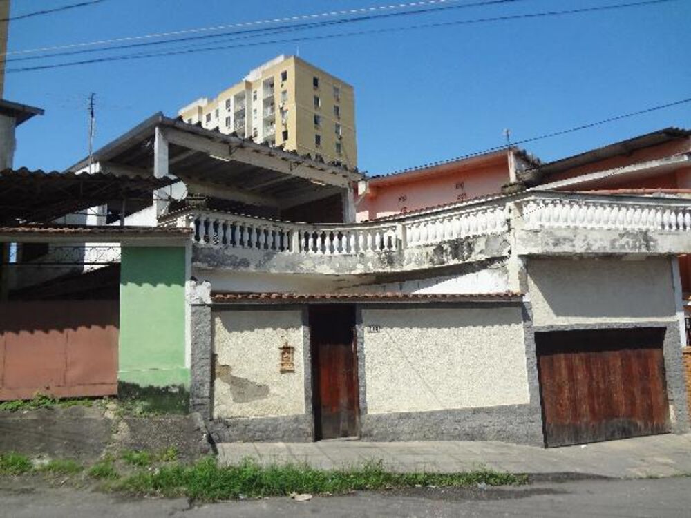 Casa à venda com 4 quartos, 300m² - Foto 1