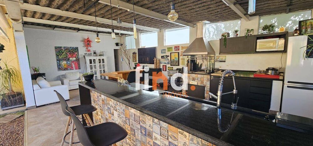Casa de Condomínio à venda com 4 quartos, 293m² - Foto 1