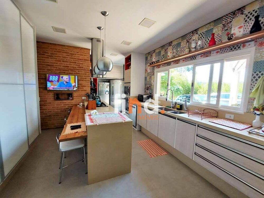 Casa de Condomínio à venda com 4 quartos, 322m² - Foto 3