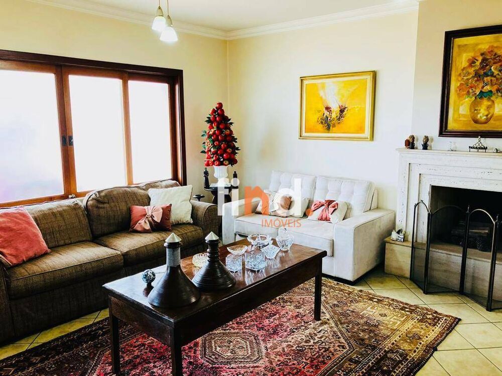 Casa de Condomínio à venda com 3 quartos, 240m² - Foto 2
