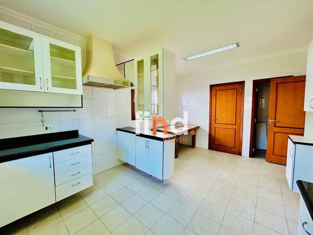 Casa de Condomínio à venda com 4 quartos, 363m² - Foto 2