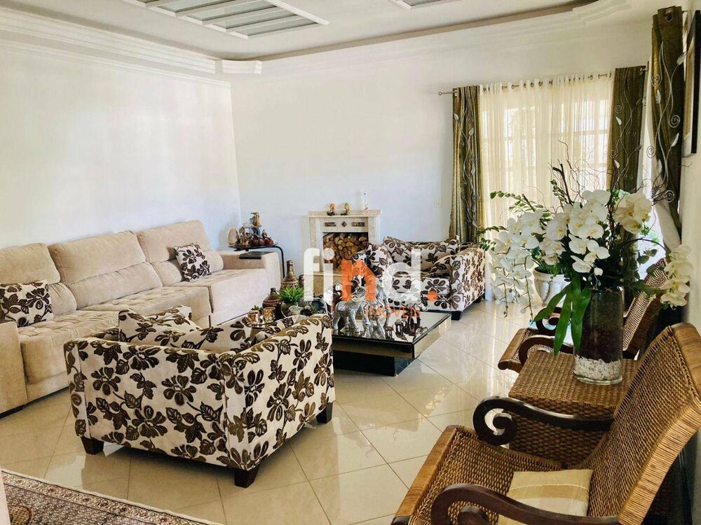 Casa de Condomínio à venda com 6 quartos, 248m² - Foto 2