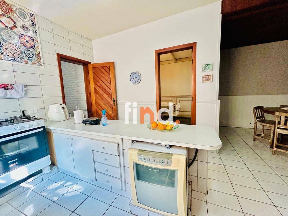 Casa de Condomínio à venda com 4 quartos, 448m² - Foto 2