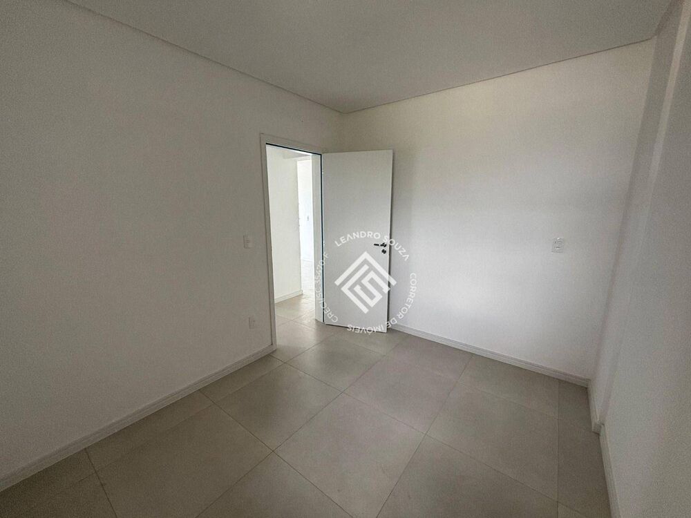 Apartamento à venda com 3 quartos - Foto 8