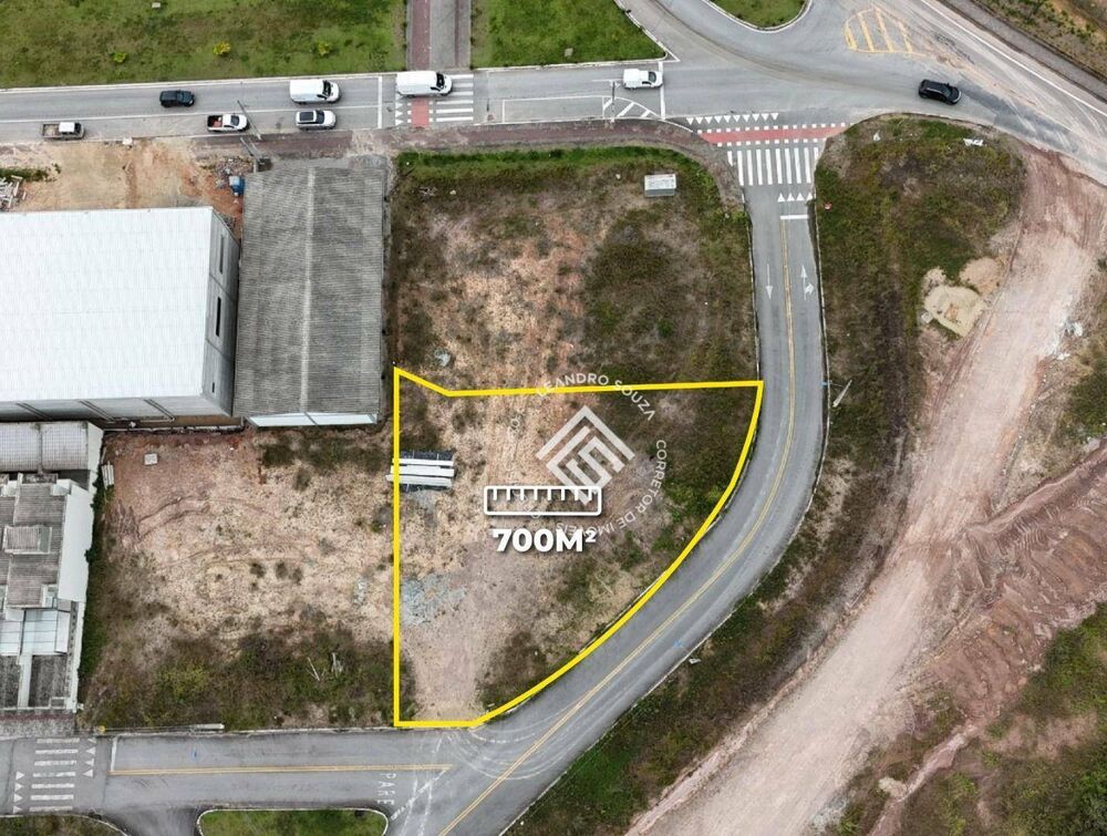 Loteamento e Condomínio, 700 m² - Foto 1