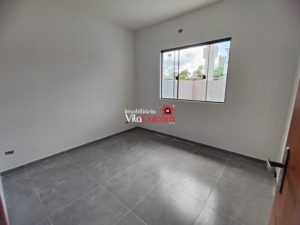 Casa à venda com 2 quartos, 60m² - Foto 2
