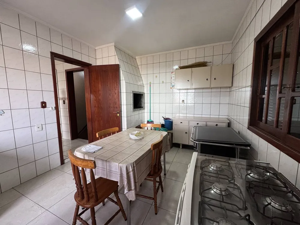 Casa, 3 quartos, 252 m² - Foto 2