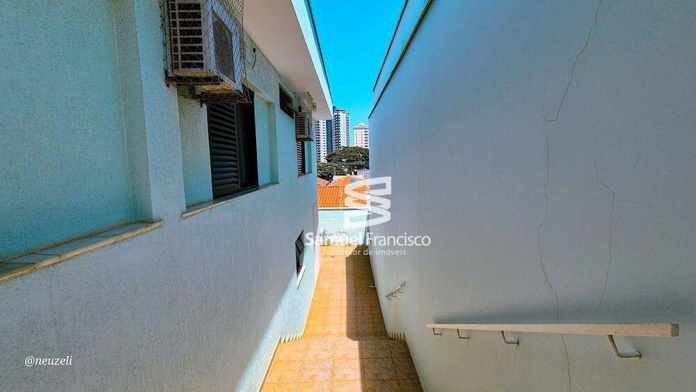 Casa à venda com 3 quartos, 180m² - Foto 4