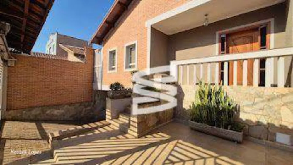 Casa, 3 quartos, 224 m² - Foto 1
