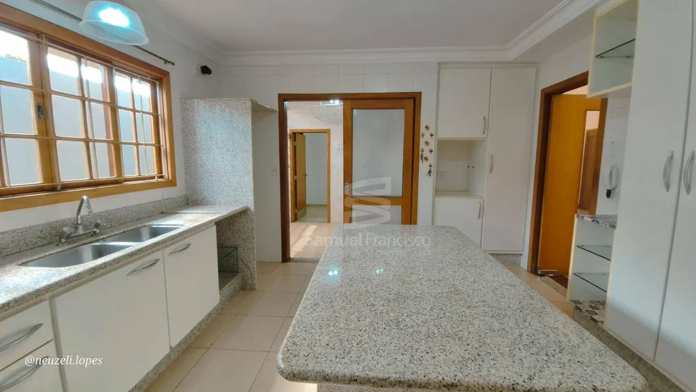 Casa, 3 quartos, 241 m² - Foto 1