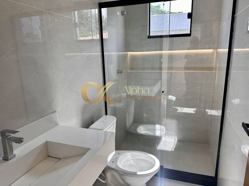 Casa à venda com 3 quartos, 108m² - Foto 1