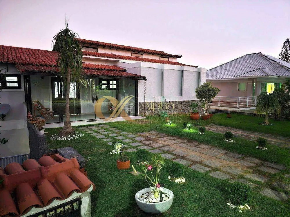 Casa, 5 quartos, 315 m² - Foto 1