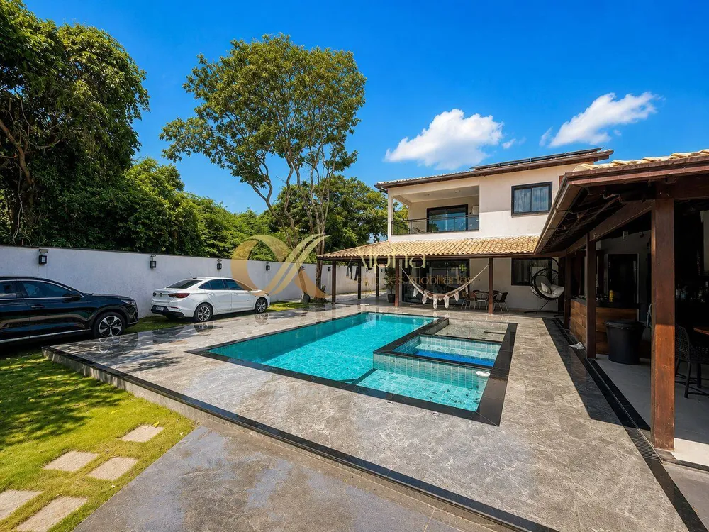 Casa, 5 quartos, 325 m² - Foto 1