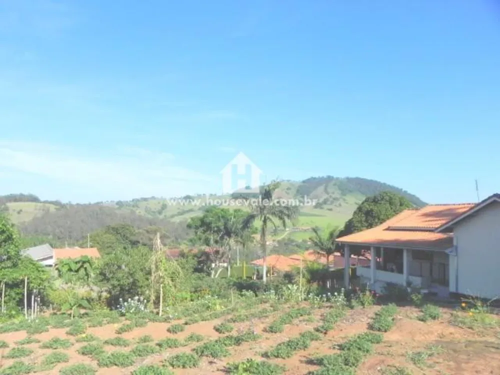 Chácara, 3 quartos, 2594 m² - Foto 1